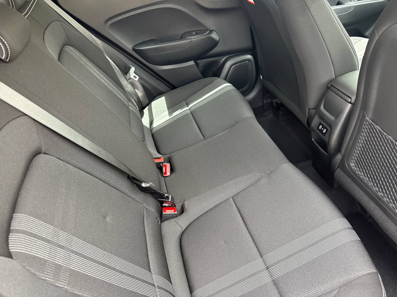 Used 2025 Hyundai Venue SEL FWD image 16