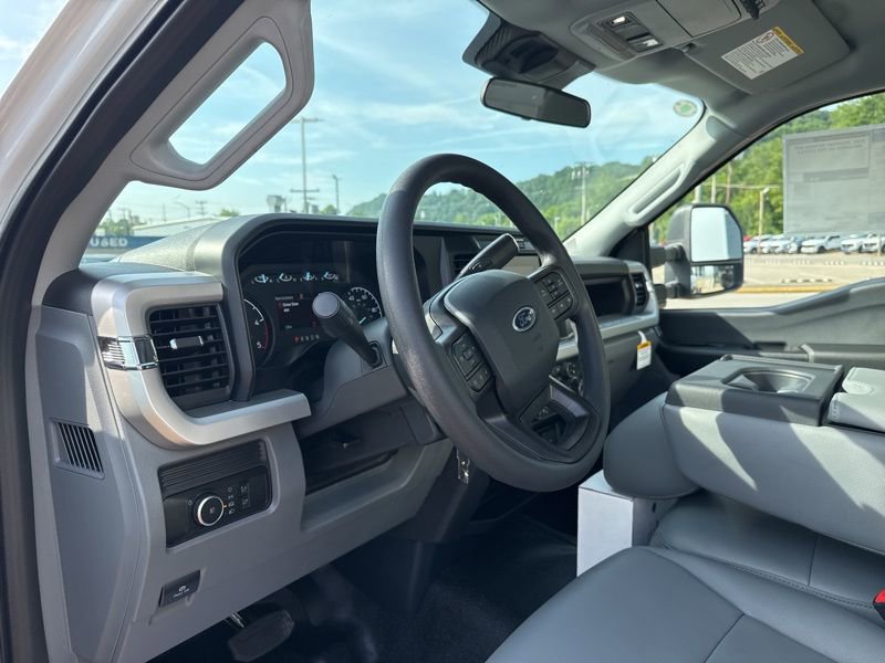 New 2025 Ford F550 4x4 Regular Cab Super Duty image 12