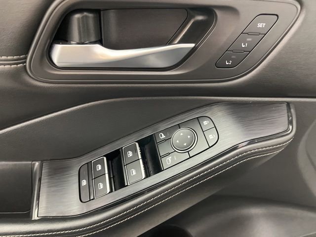 Used 2023 Nissan Rogue SL w/ SL Premium Package image 29