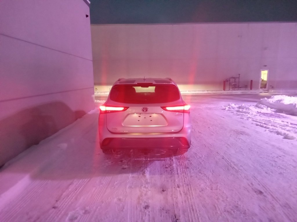 Used 2022 Toyota Highlander Limited image 4