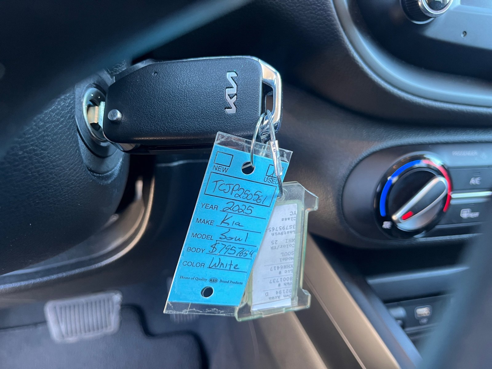 Used 2025 Kia Soul LX image 32