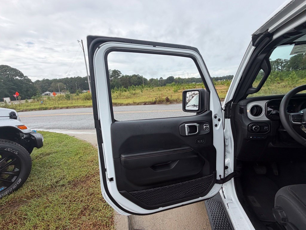 Used 2024 Jeep Wrangler Unlimited Sahara AWD/4WD image 50