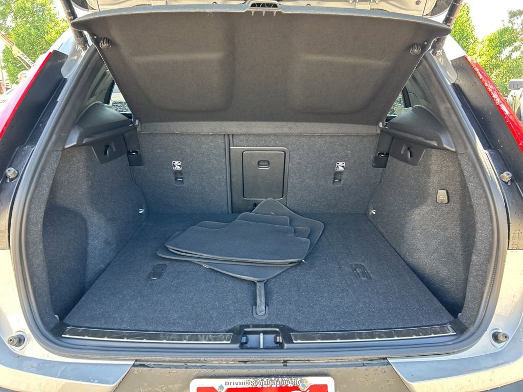 Used 2025 Volvo XC40 B5 Plus image 22