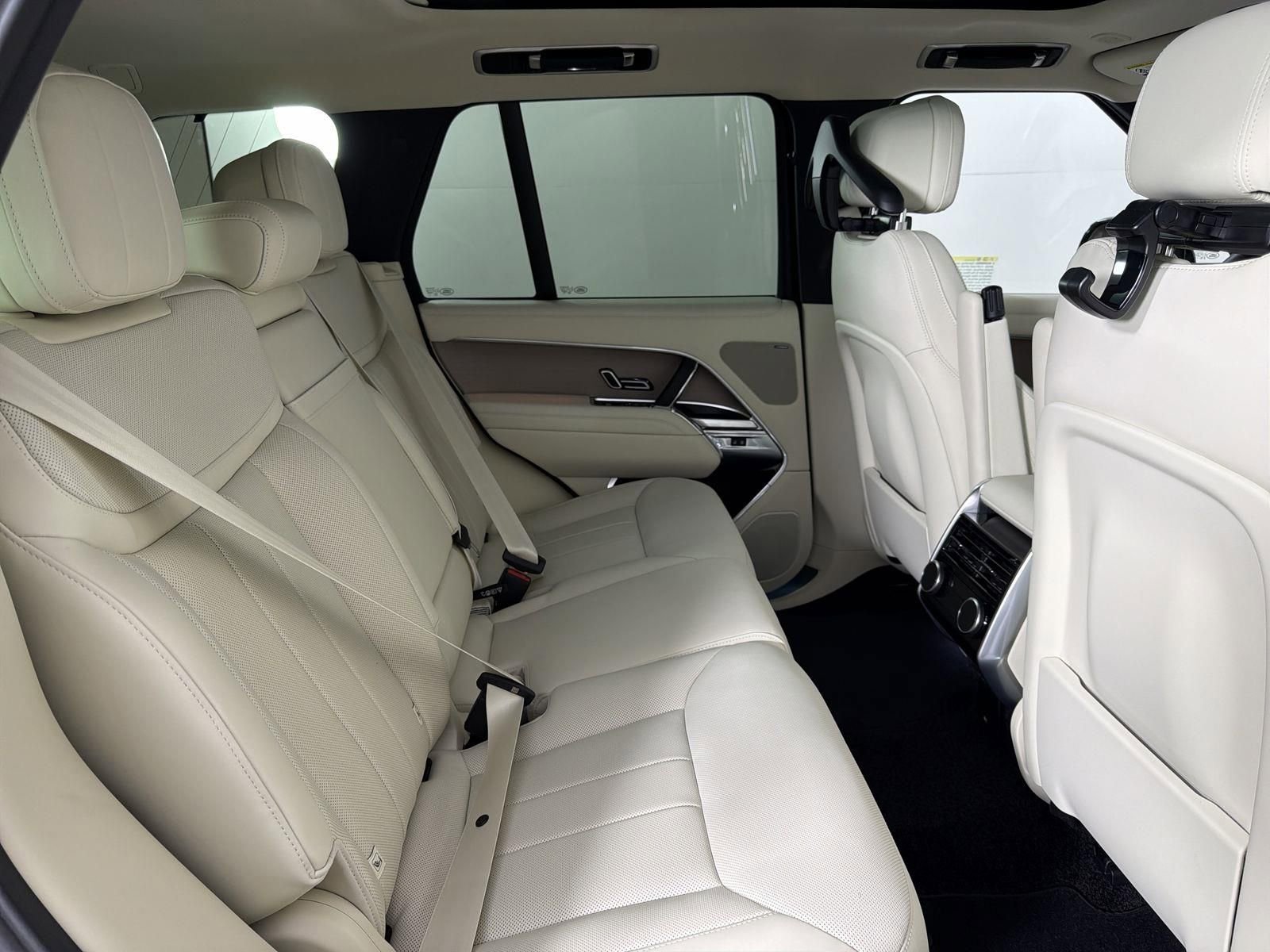 New 2026 Land Rover Range Rover SE image 30