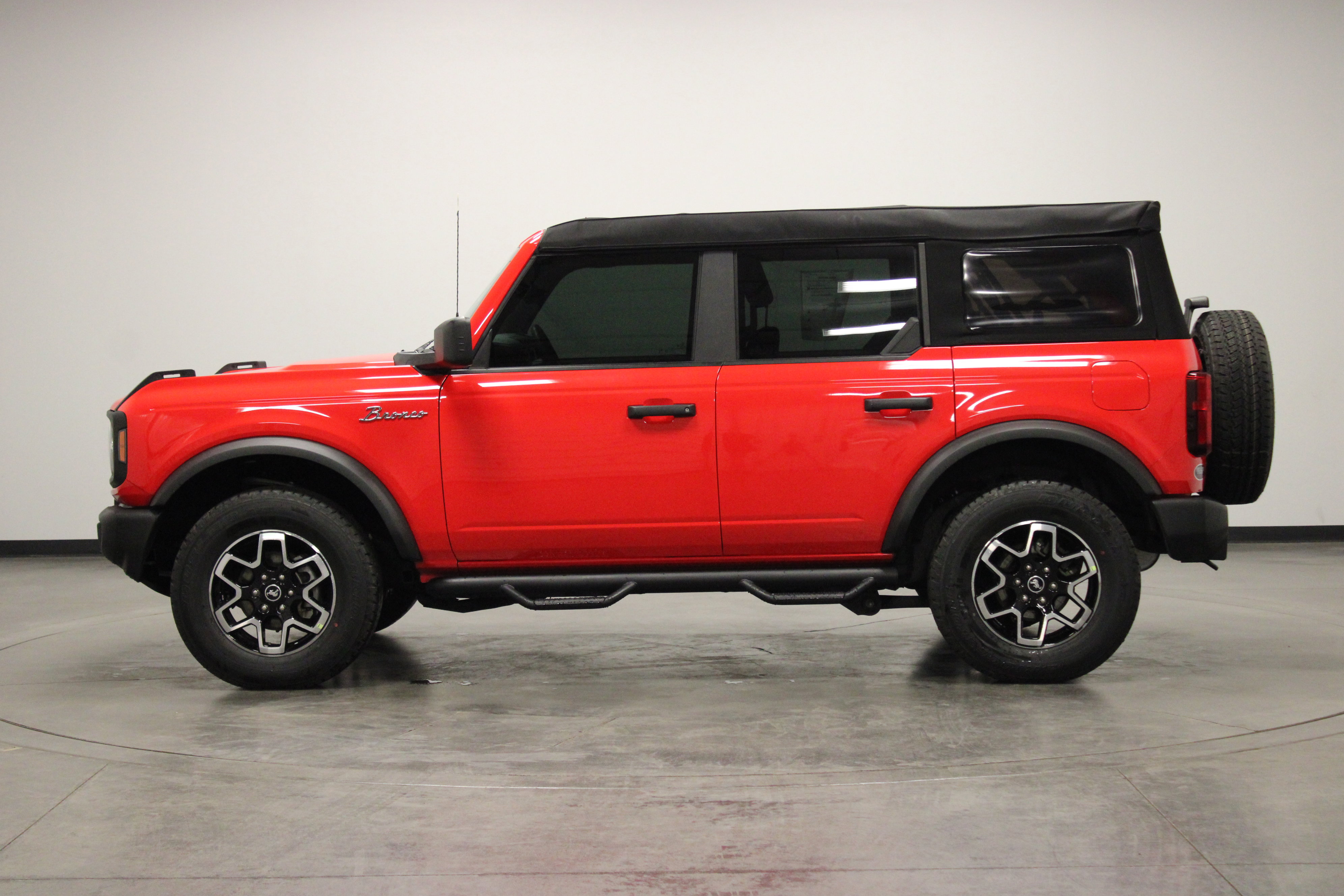 Used 2023 Ford Bronco 4-Door AWD/4WD image 5