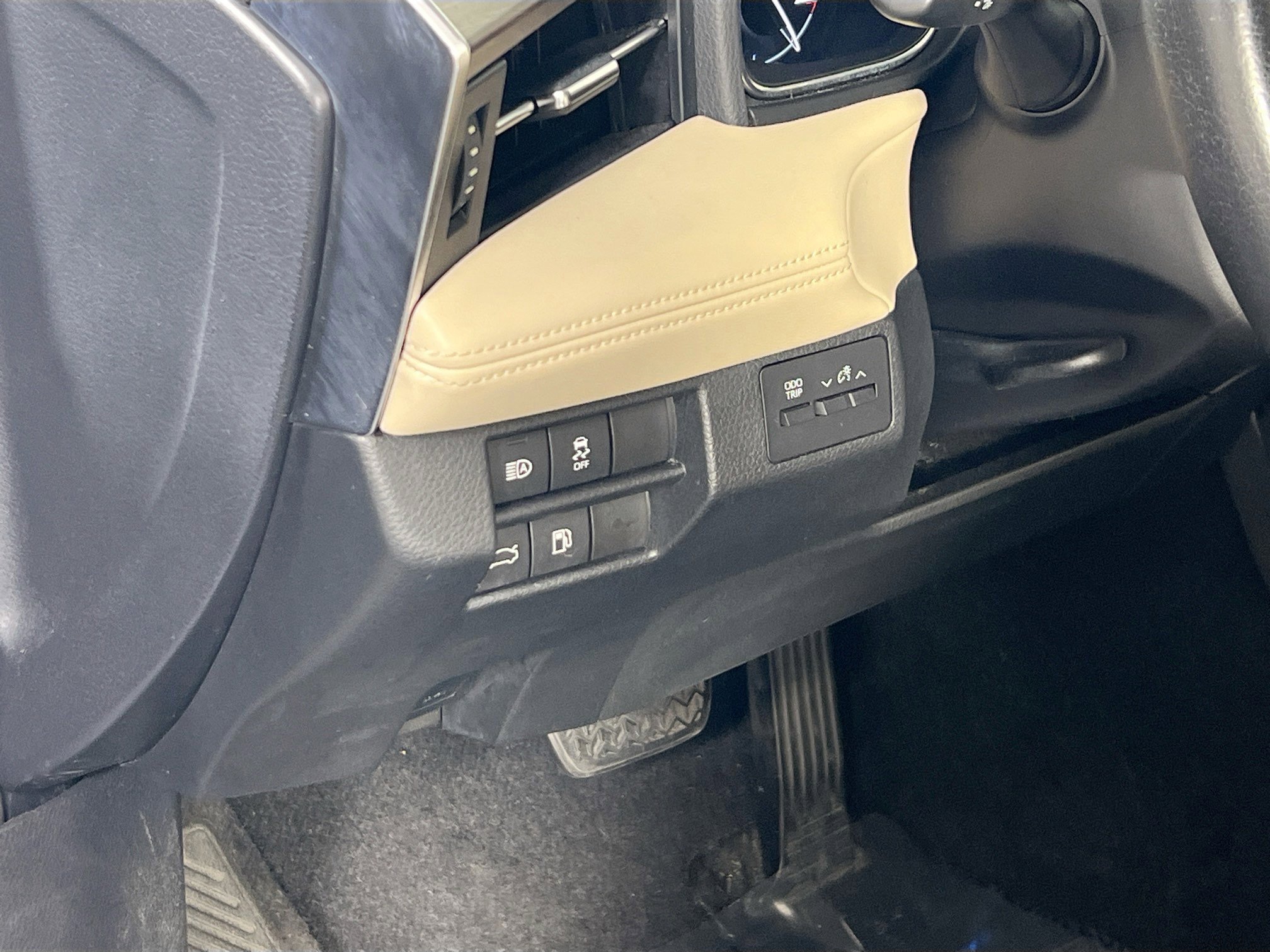 Used 2019 Toyota Avalon XLE image 10