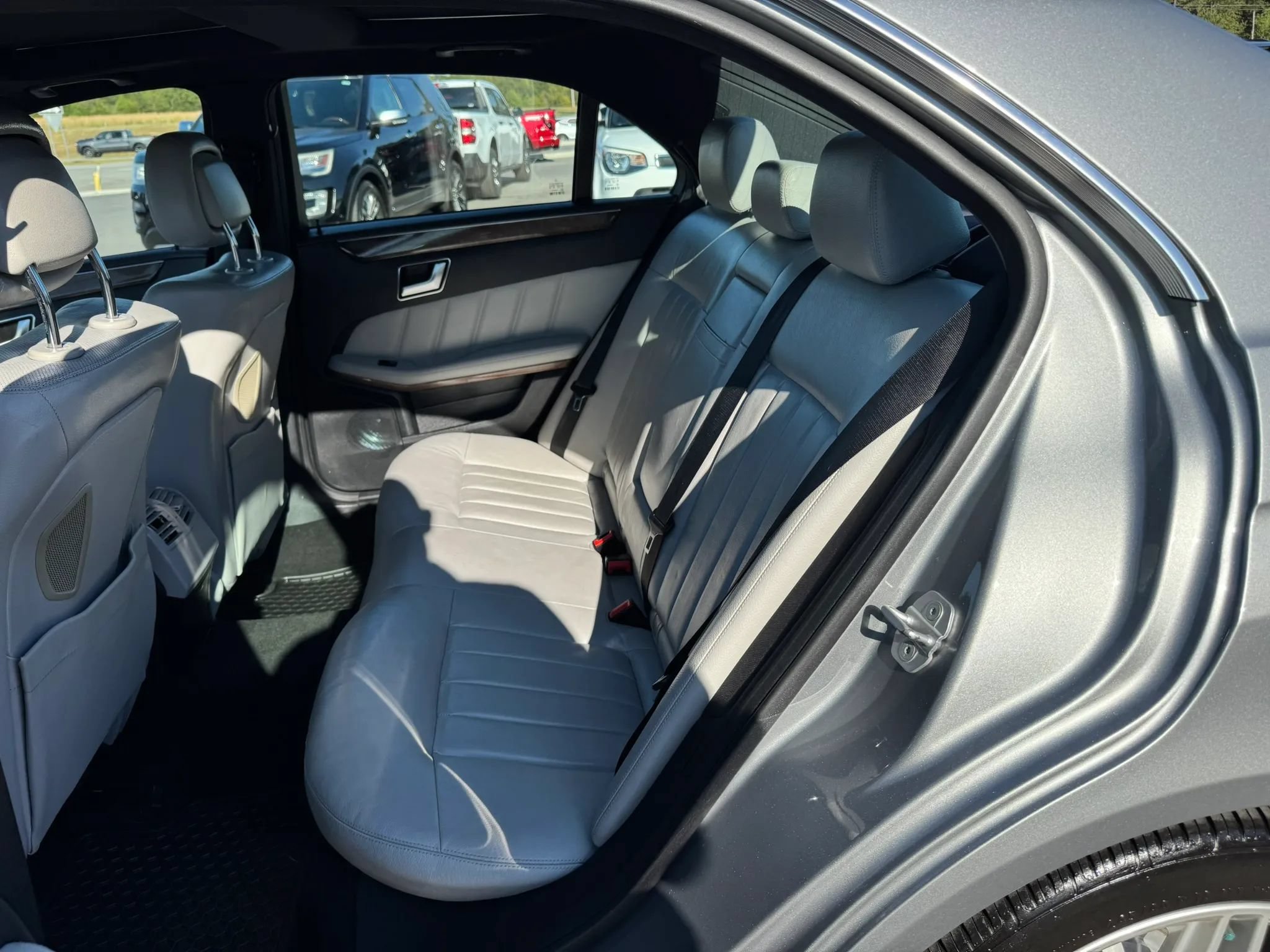 Used 2012 Mercedes-Benz E 550 4MATIC Sedan image 5