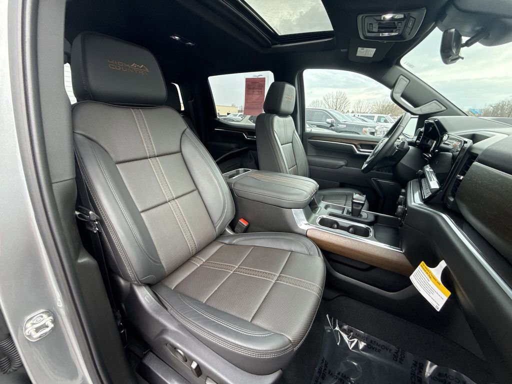 Used 2025 Chevrolet Silverado 1500 High Country w/ High Country Premium Package AWD/4WD image 24