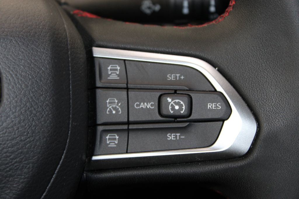 Used 2025 Jeep Compass Trailhawk image 35