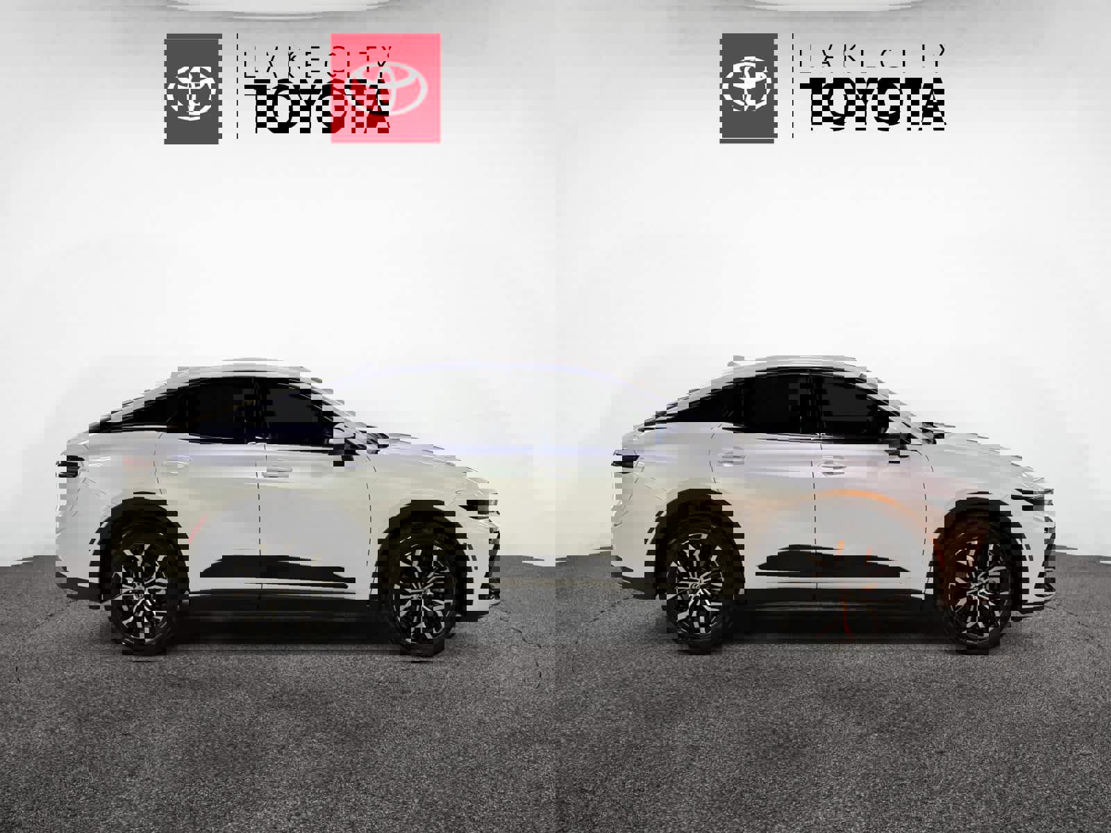 Used 2025 Toyota Crown XLE image 9