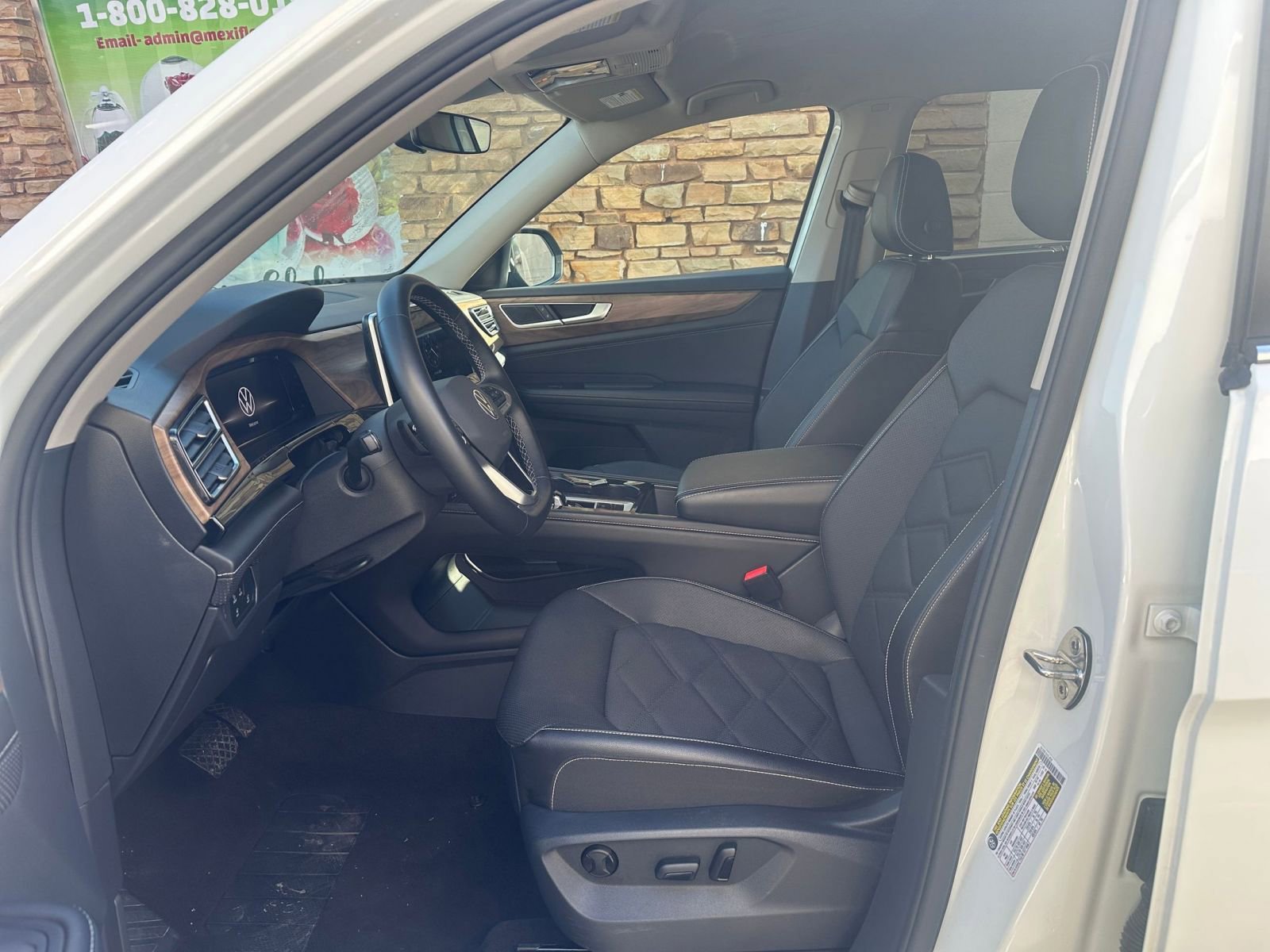 Used 2025 Volkswagen Atlas SE image 28