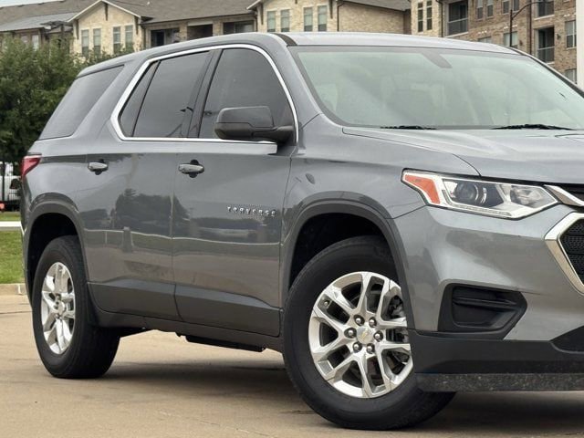 Used 2021 Chevrolet Traverse LS FWD image 3