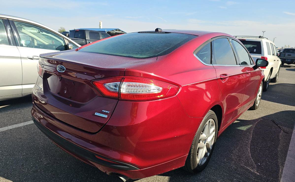 Used 2016 Ford Fusion SE FWD image 4