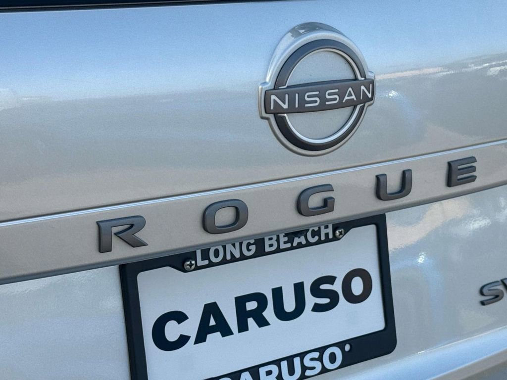 Used 2024 Nissan Rogue SV image 6
