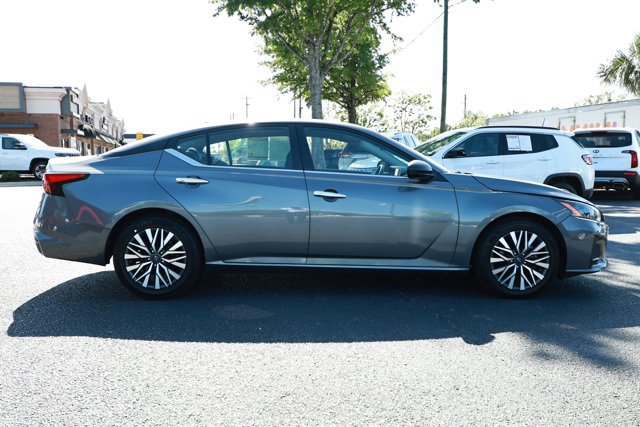 Used 2024 Nissan Altima 2.5 SV FWD image 4