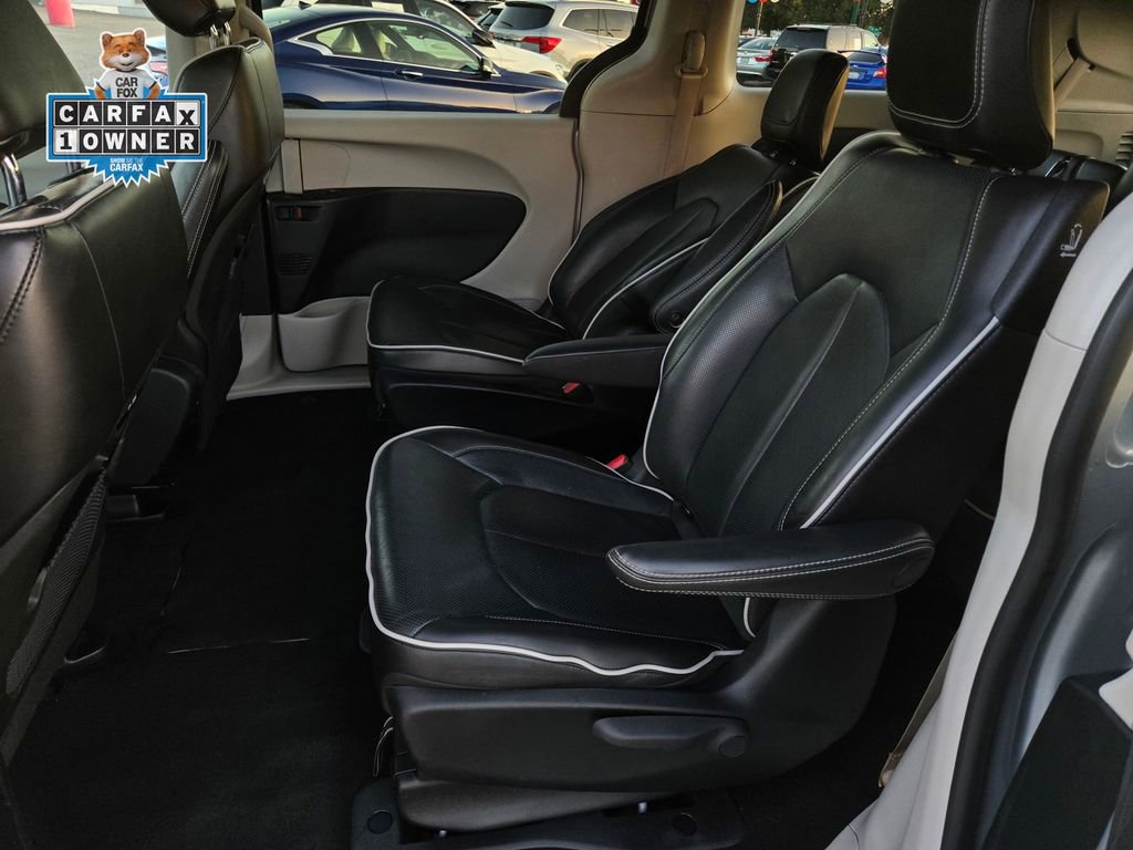 Used 2023 Chrysler Pacifica Limited FWD image 13