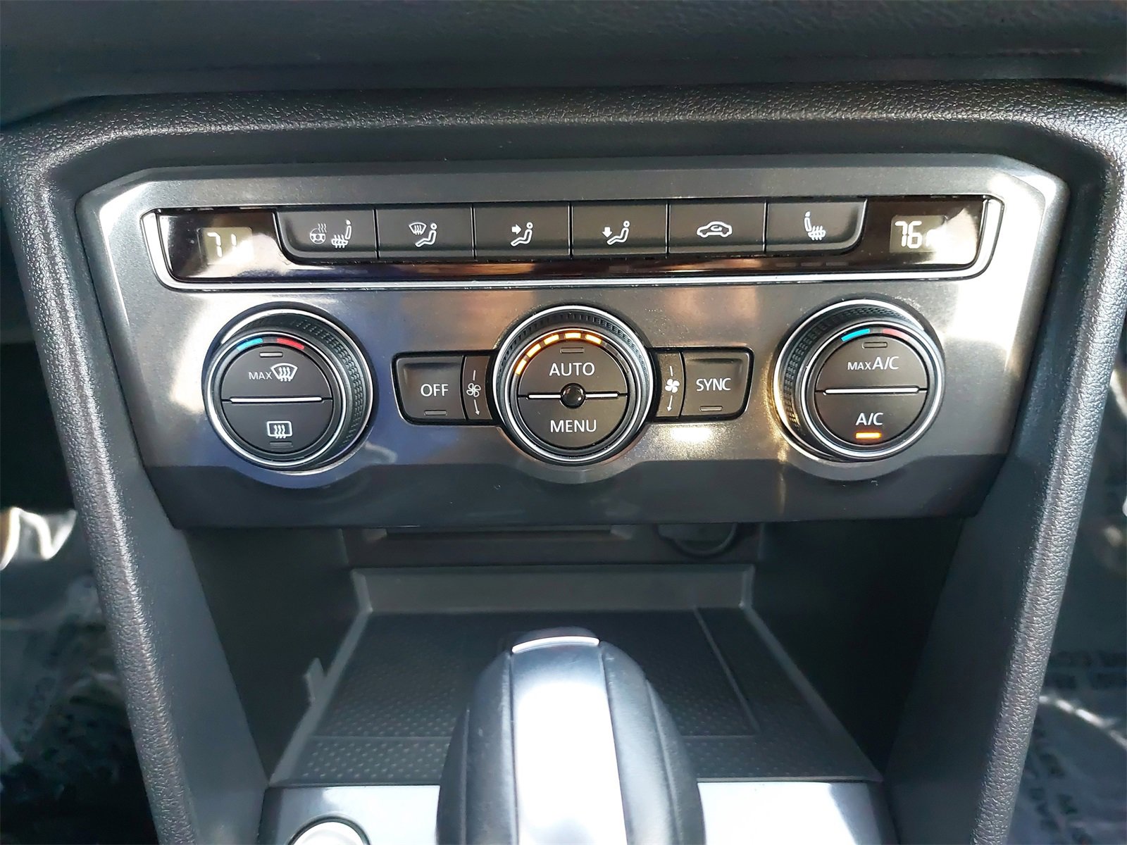 Used 2021 Volkswagen Tiguan SEL image 25