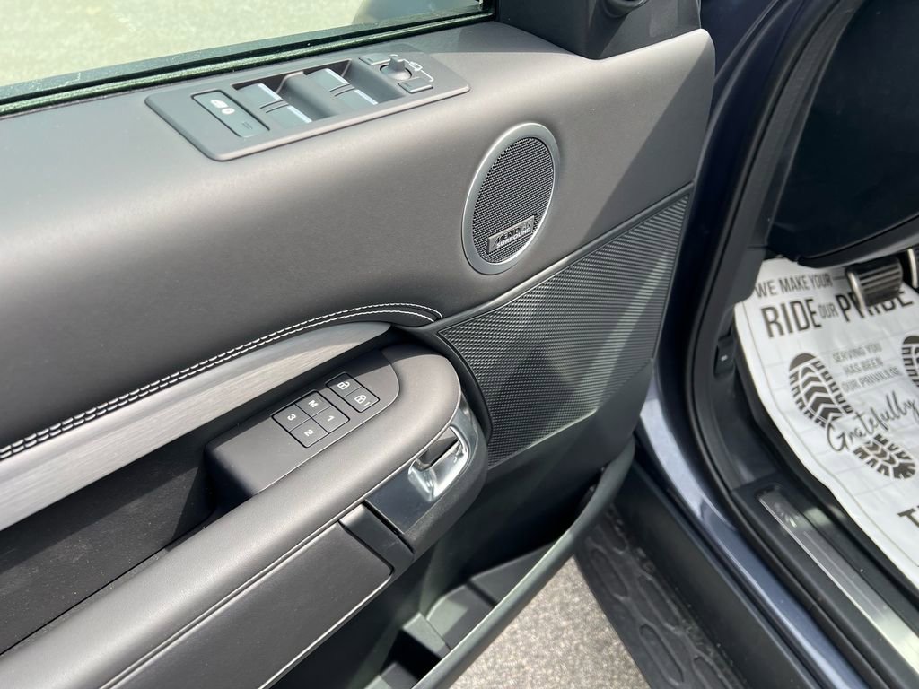 New 2026 Land Rover Discovery Limited Edition image 10