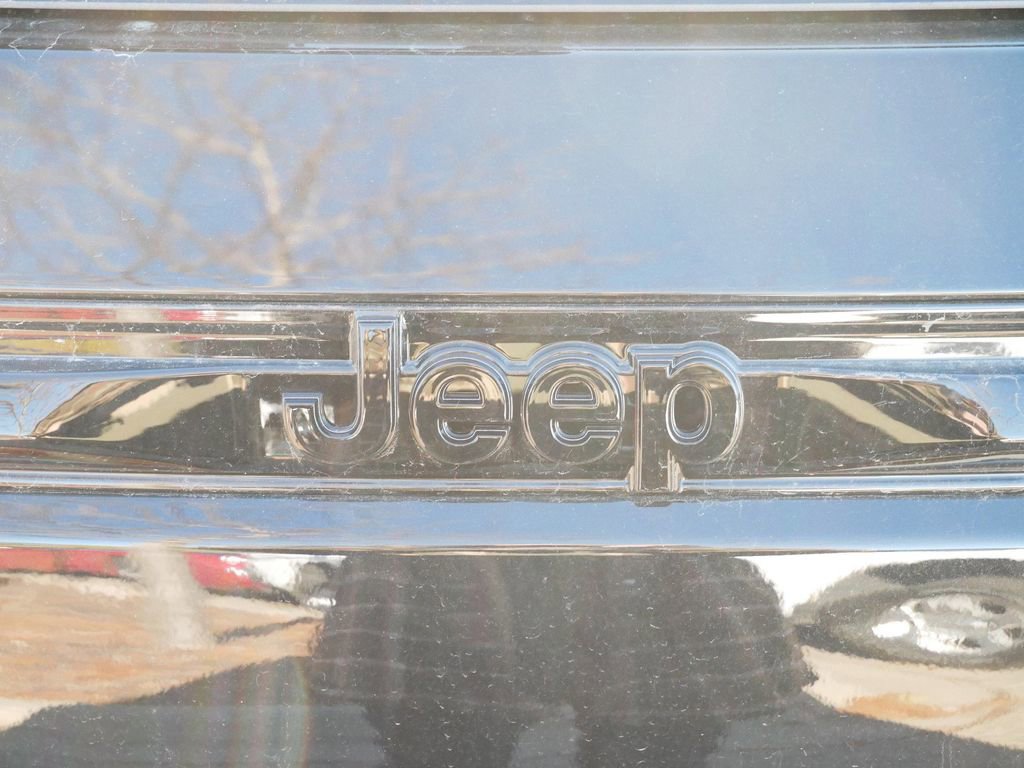 New 2025 Jeep Grand Cherokee Laredo image 12