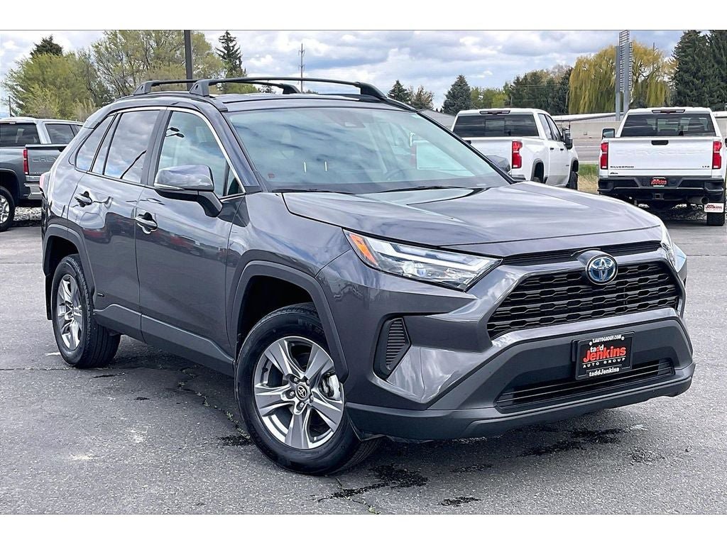 Used 2024 Toyota RAV4 XLE AWD/4WD image 2