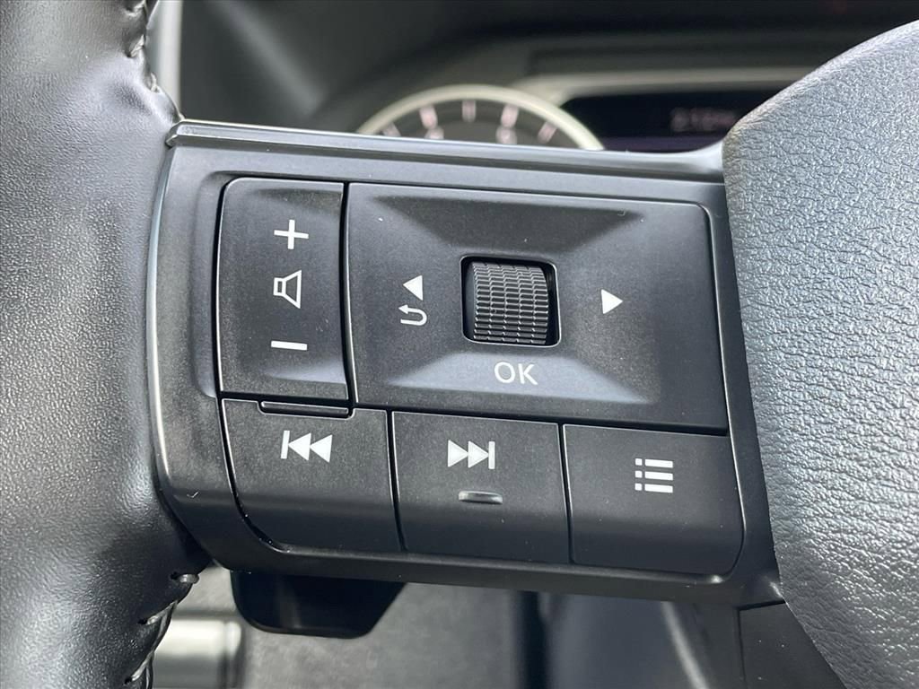 Used 2025 Nissan Rogue SV image 7