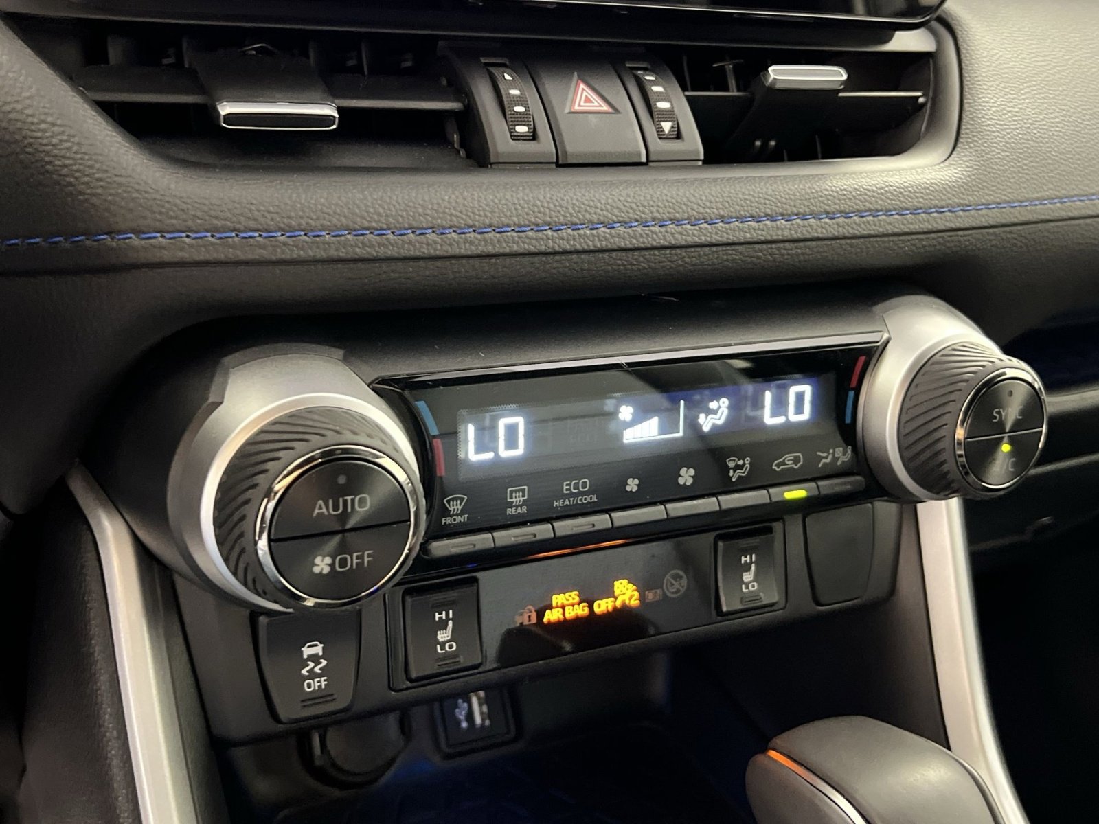 Used 2025 Toyota RAV4 XSE w/ Weather Package image 21