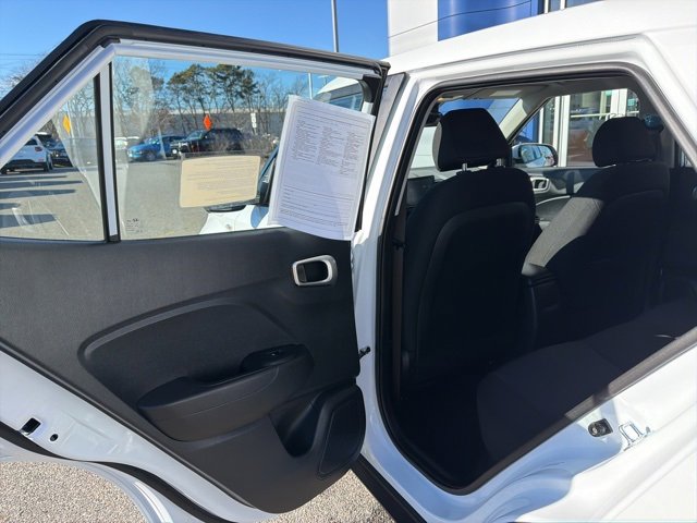 Certified 2025 Hyundai Venue SE image 30