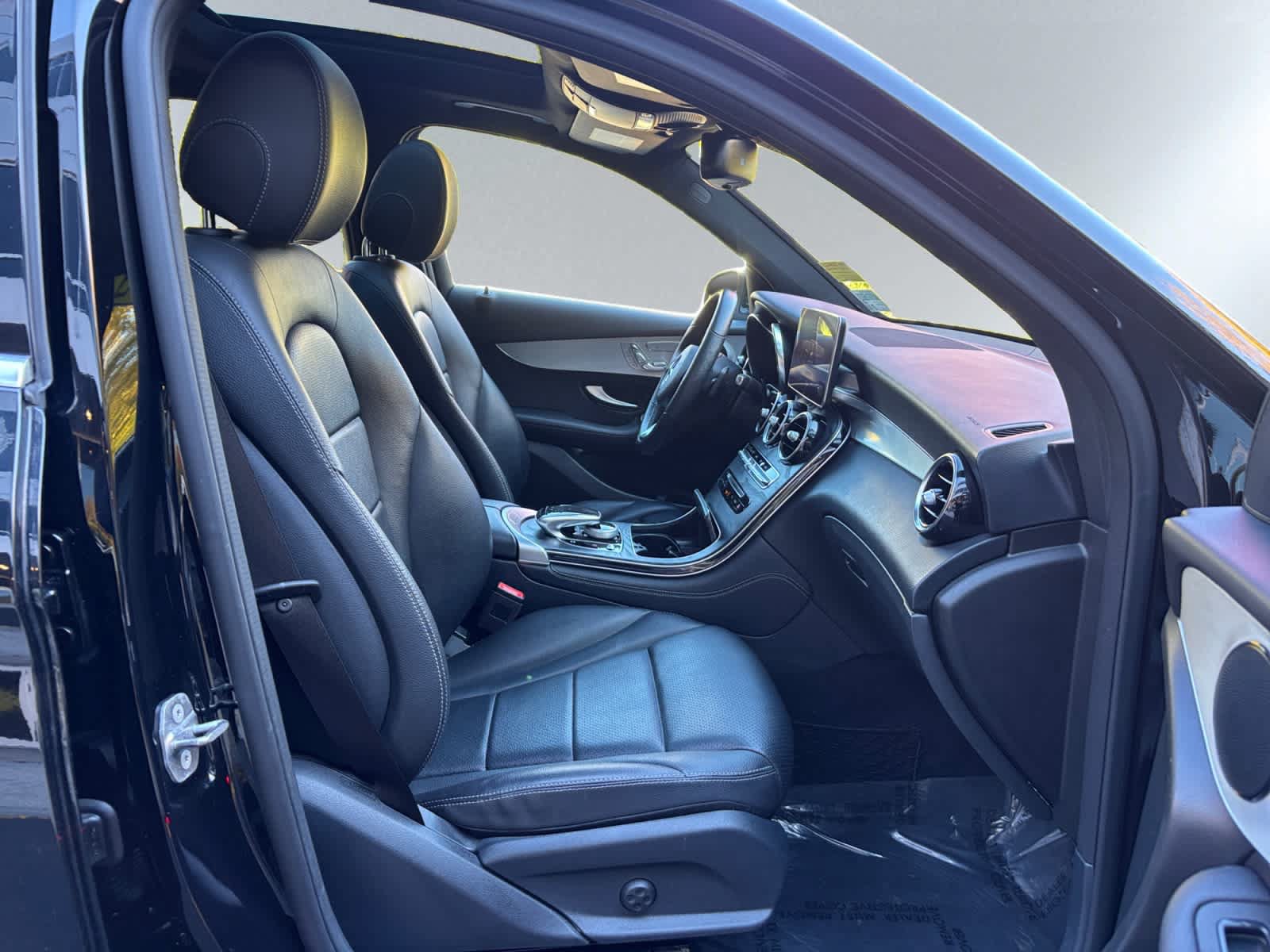 Used 2019 Mercedes-Benz GLC 300 4MATIC image 19