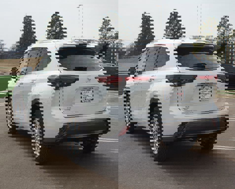 Certified 2025 Toyota Highlander Limited image 17