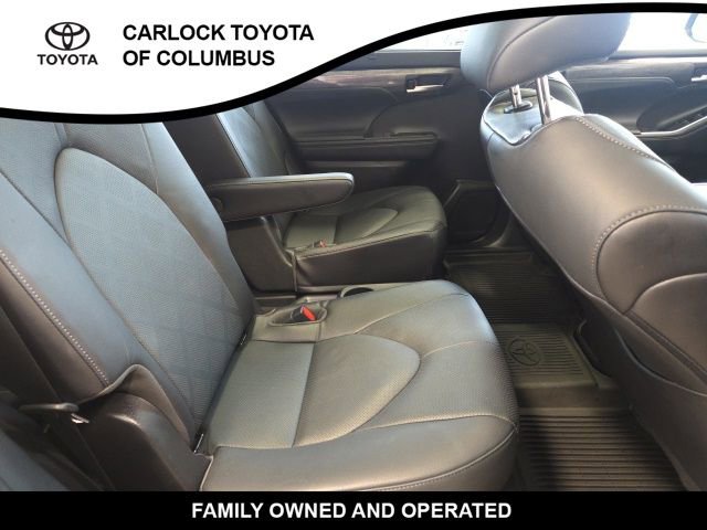 Used 2023 Toyota Highlander Platinum image 17
