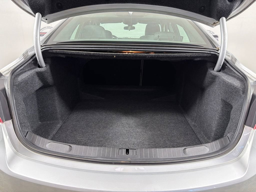 Used 2018 Chevrolet Impala Premier FWD image 19