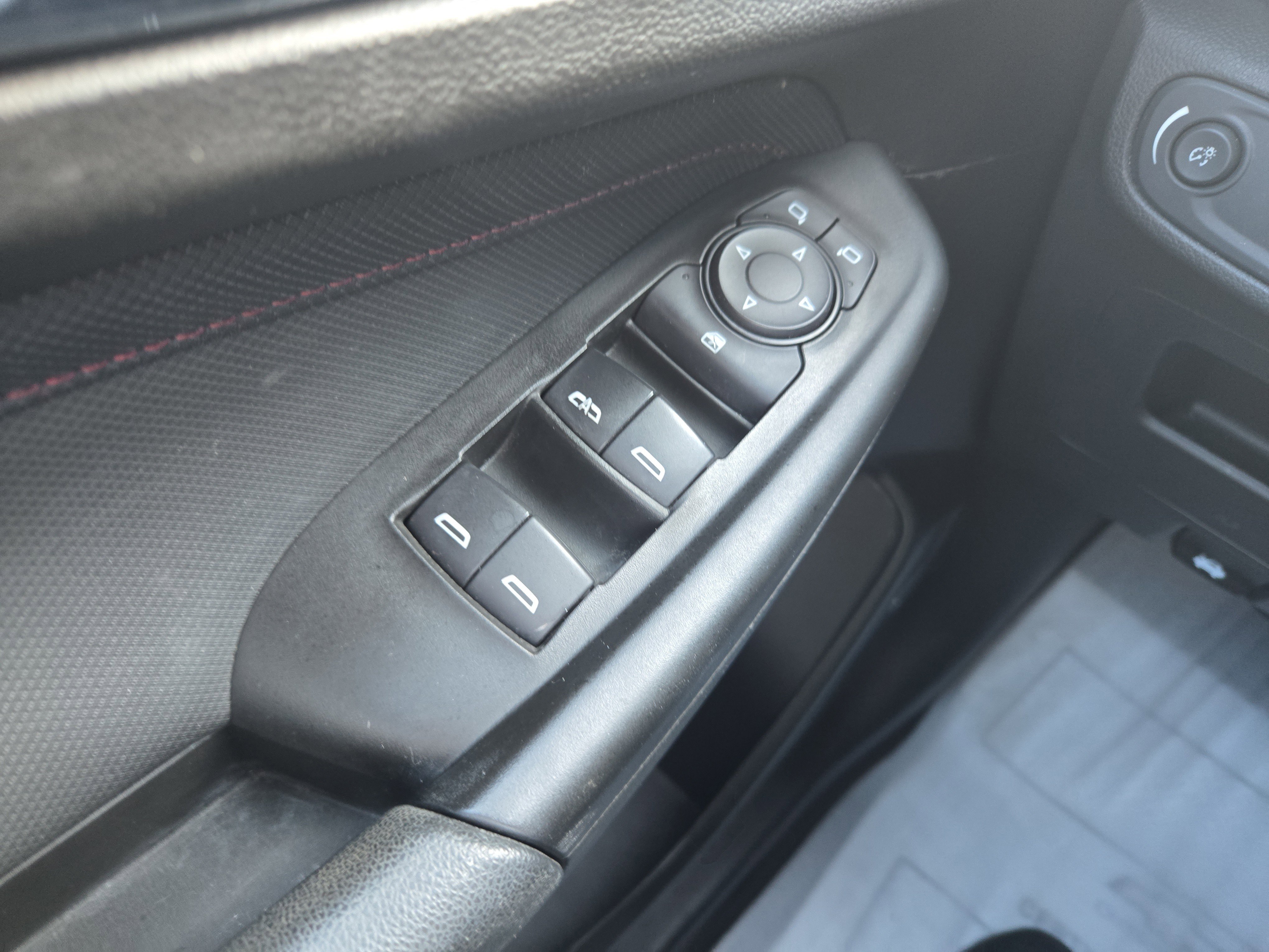 Certified 2021 Chevrolet TrailBlazer RS w/ Technology Package image 13