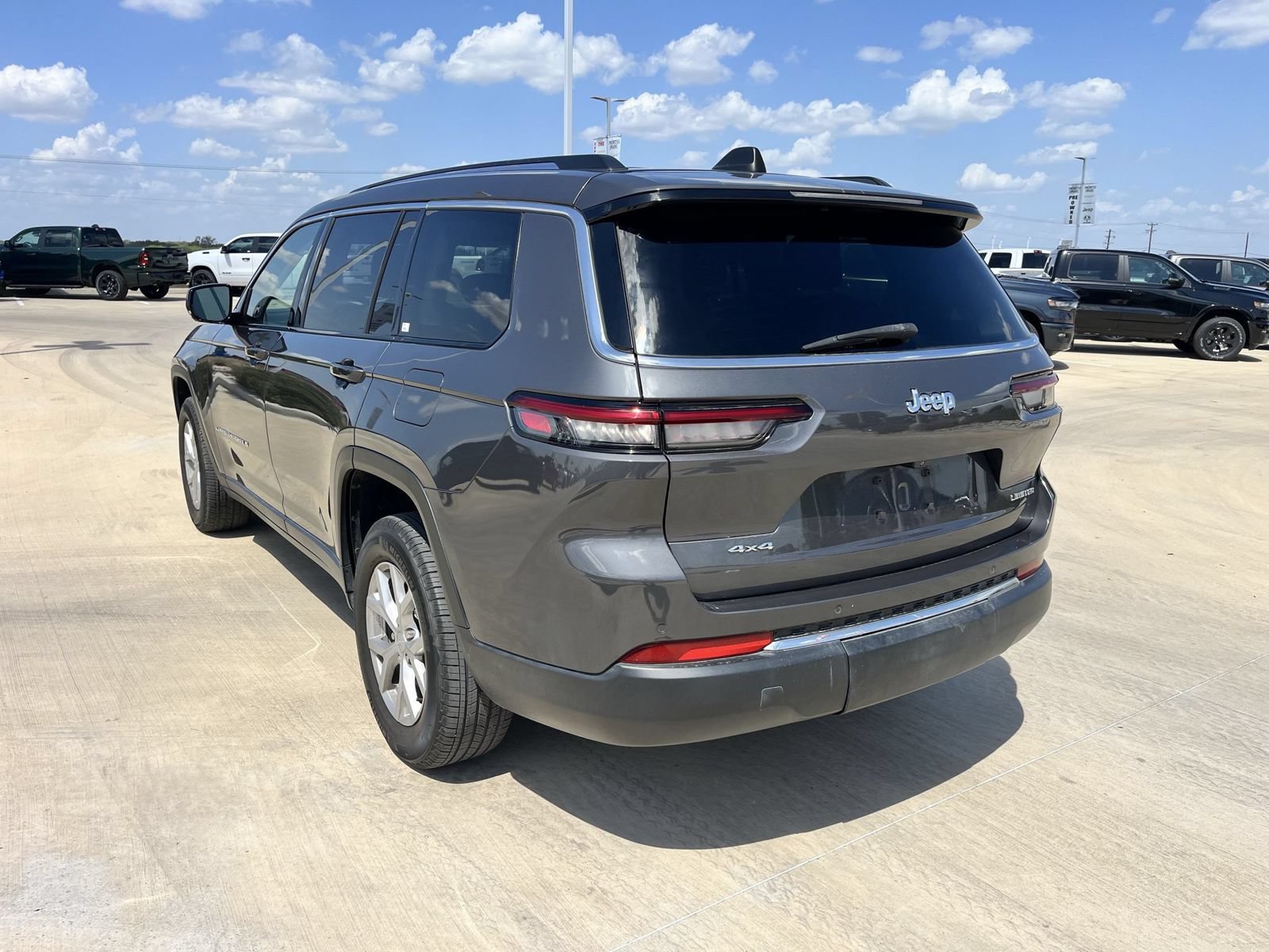 Used 2023 Jeep Grand Cherokee L Limited RWD image 5