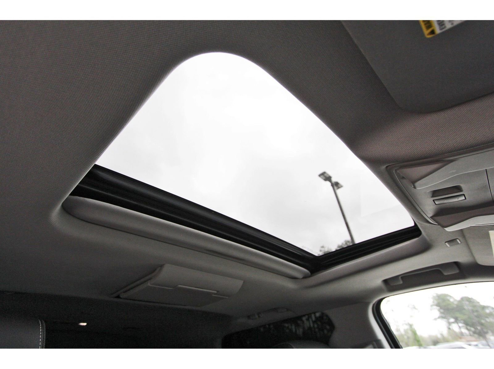 Used 2020 GMC Yukon Denali w/ Denali Ultimate Package image 29