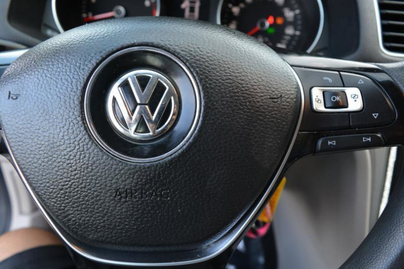 Used 2016 Volkswagen Passat 1.8T S image 19