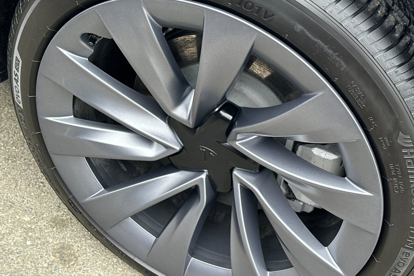 Used 2026 Tesla Model Y 2WD image 4