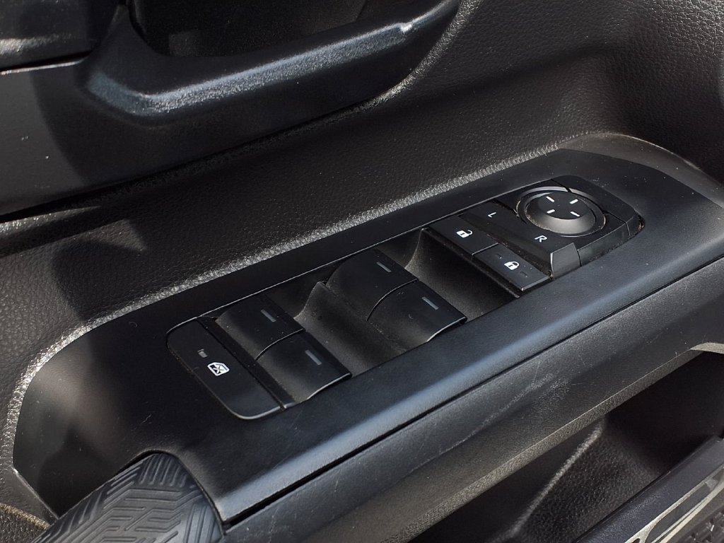 Used 2025 Toyota Tacoma SR5 AWD/4WD image 17