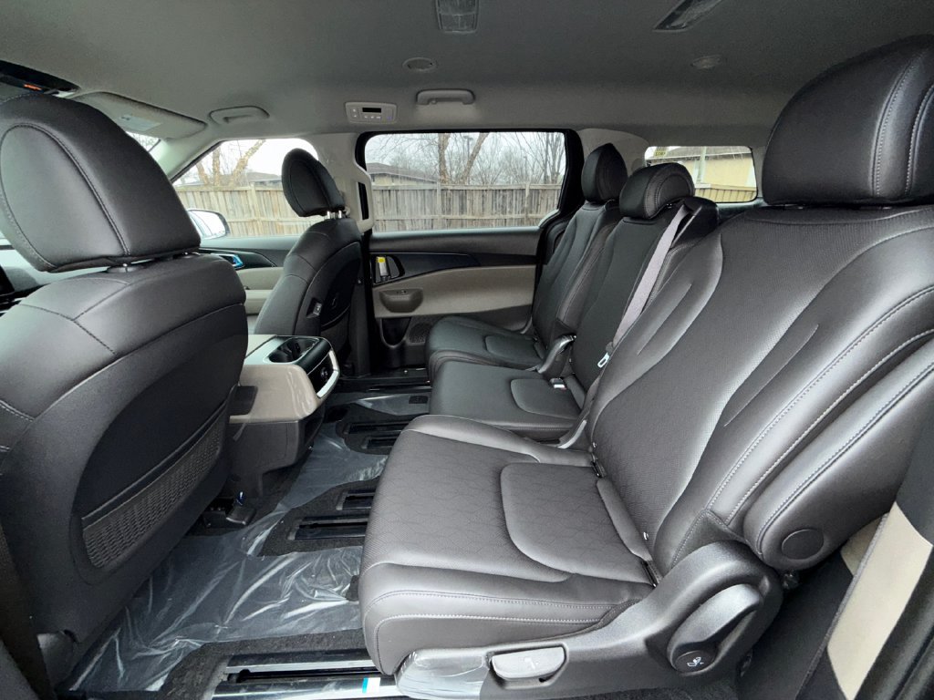 New 2026 Kia Carnival FWD image 25