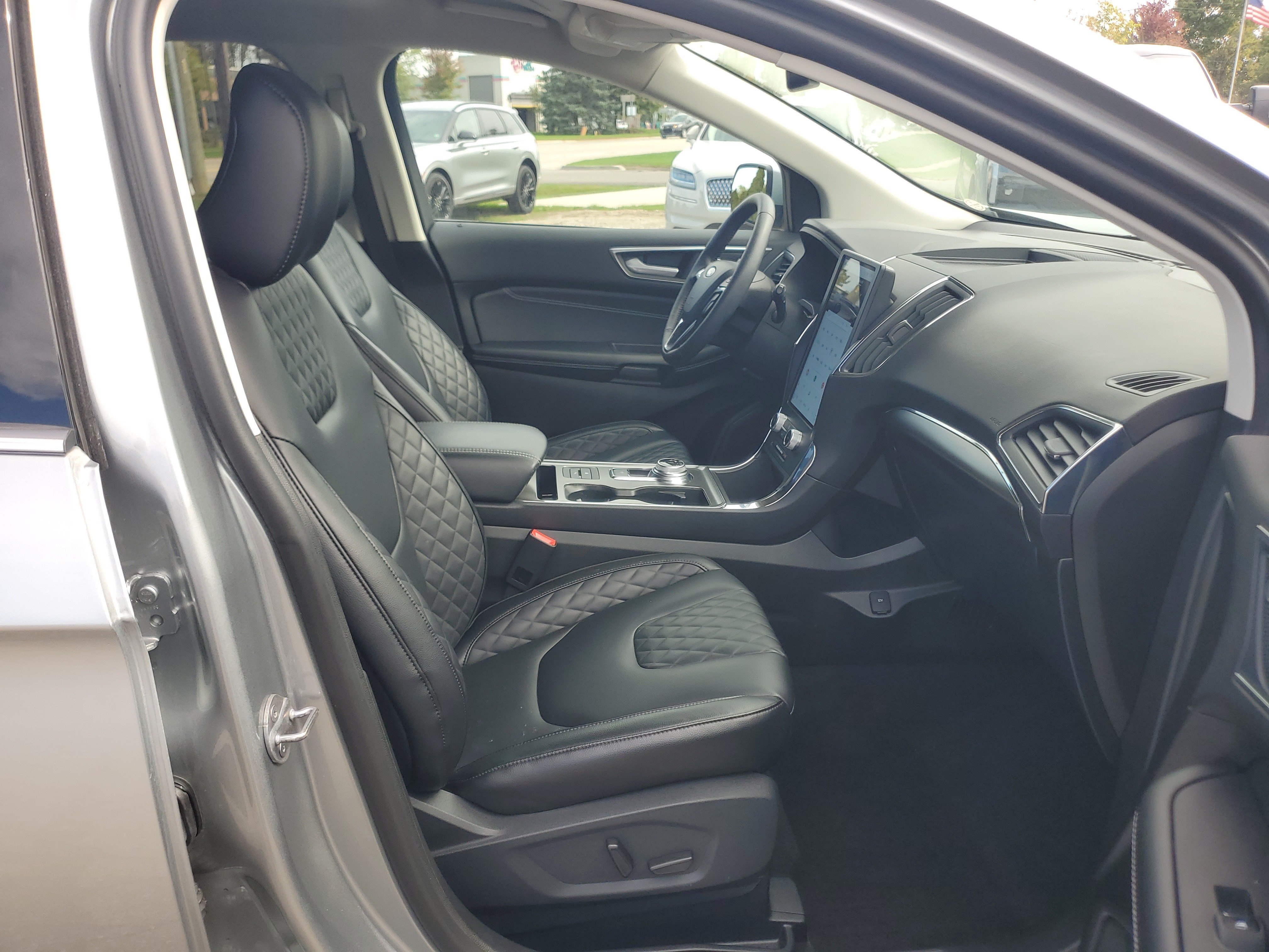 Used 2024 Ford Edge Titanium AWD/4WD image 9