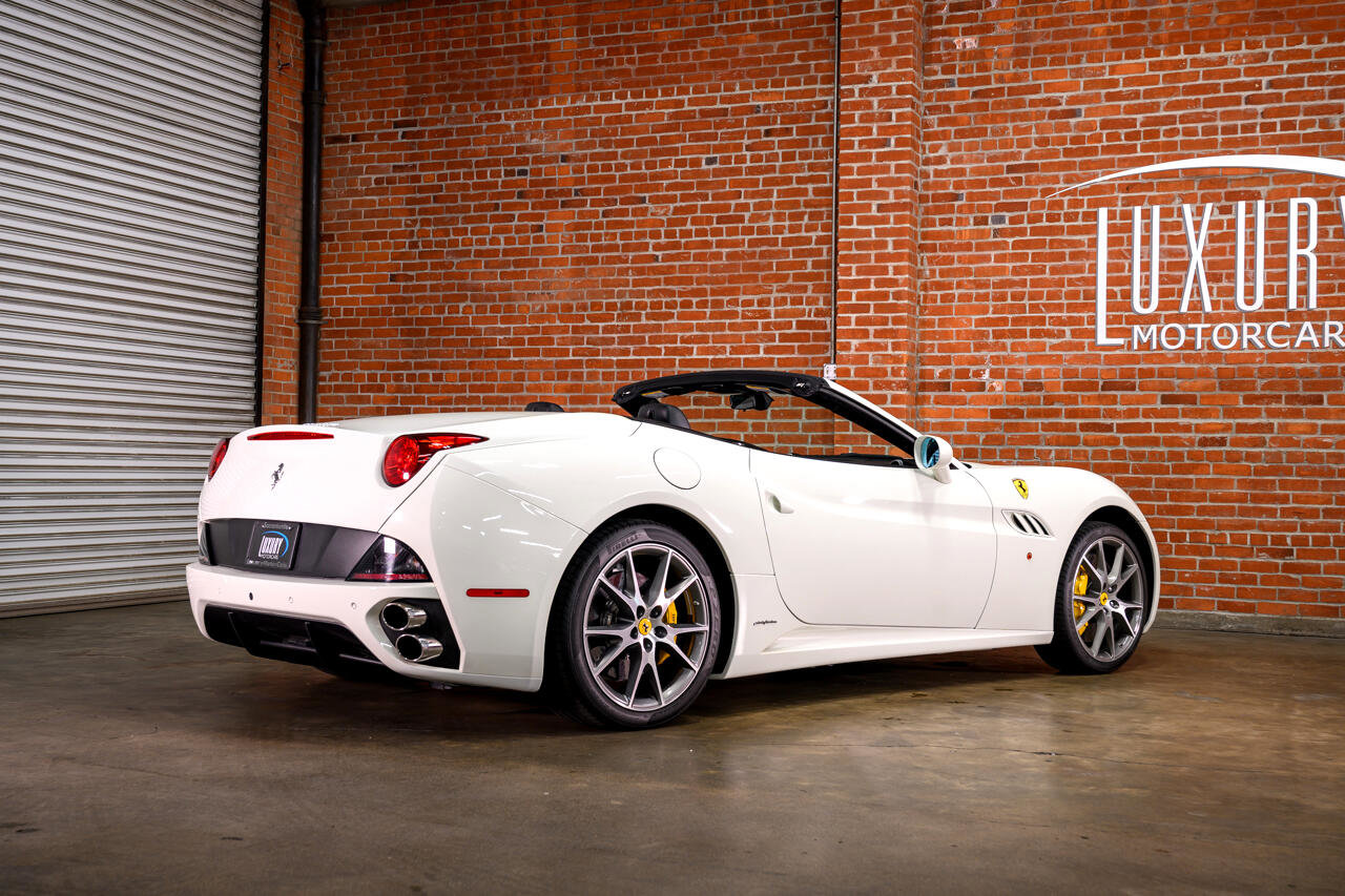 Used 2014 Ferrari California image 4
