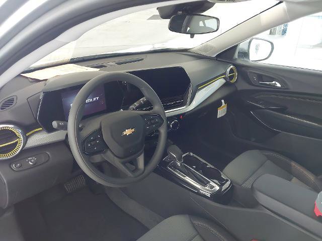 New 2026 Chevrolet Trax LT image 2