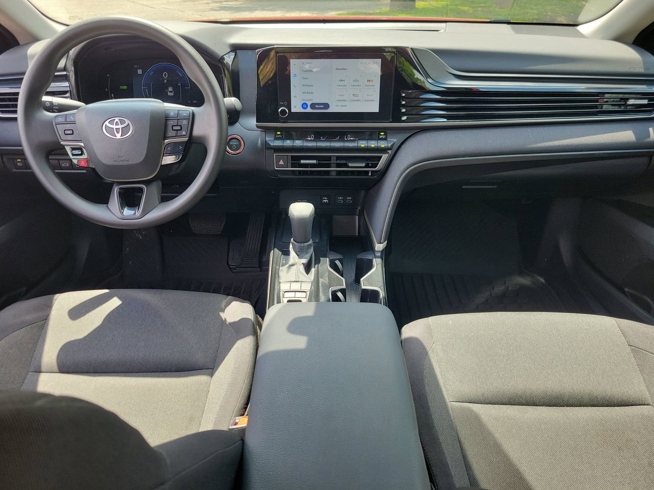 Used 2025 Toyota Camry LE w/ Convenience Package image 13