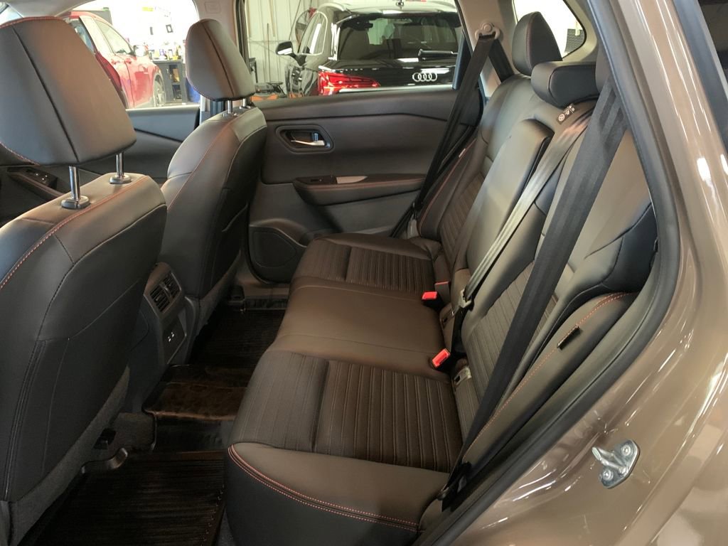 Certified 2025 Nissan Rogue SV image 29