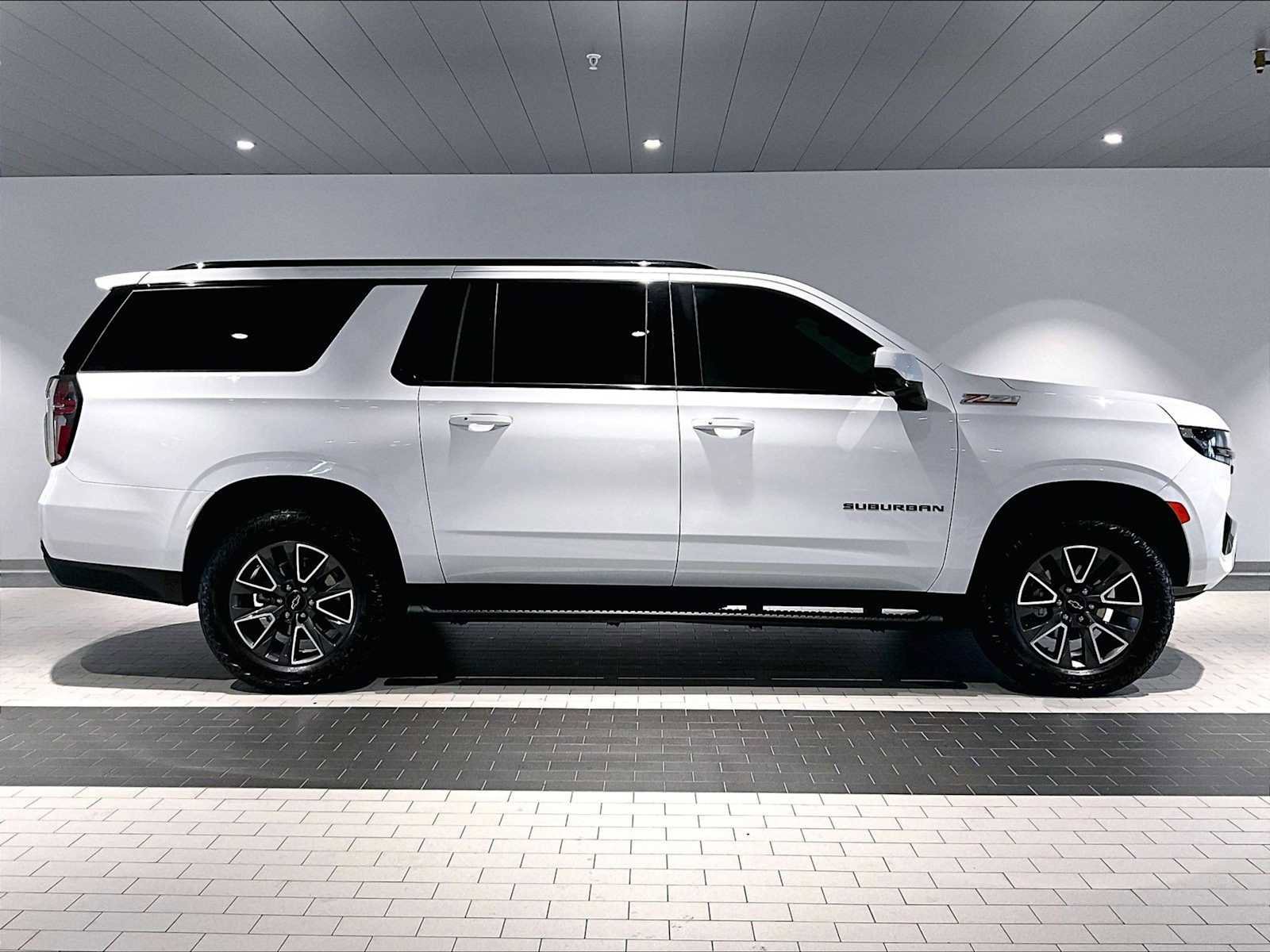 Used 2024 Chevrolet Suburban Z71 image 11