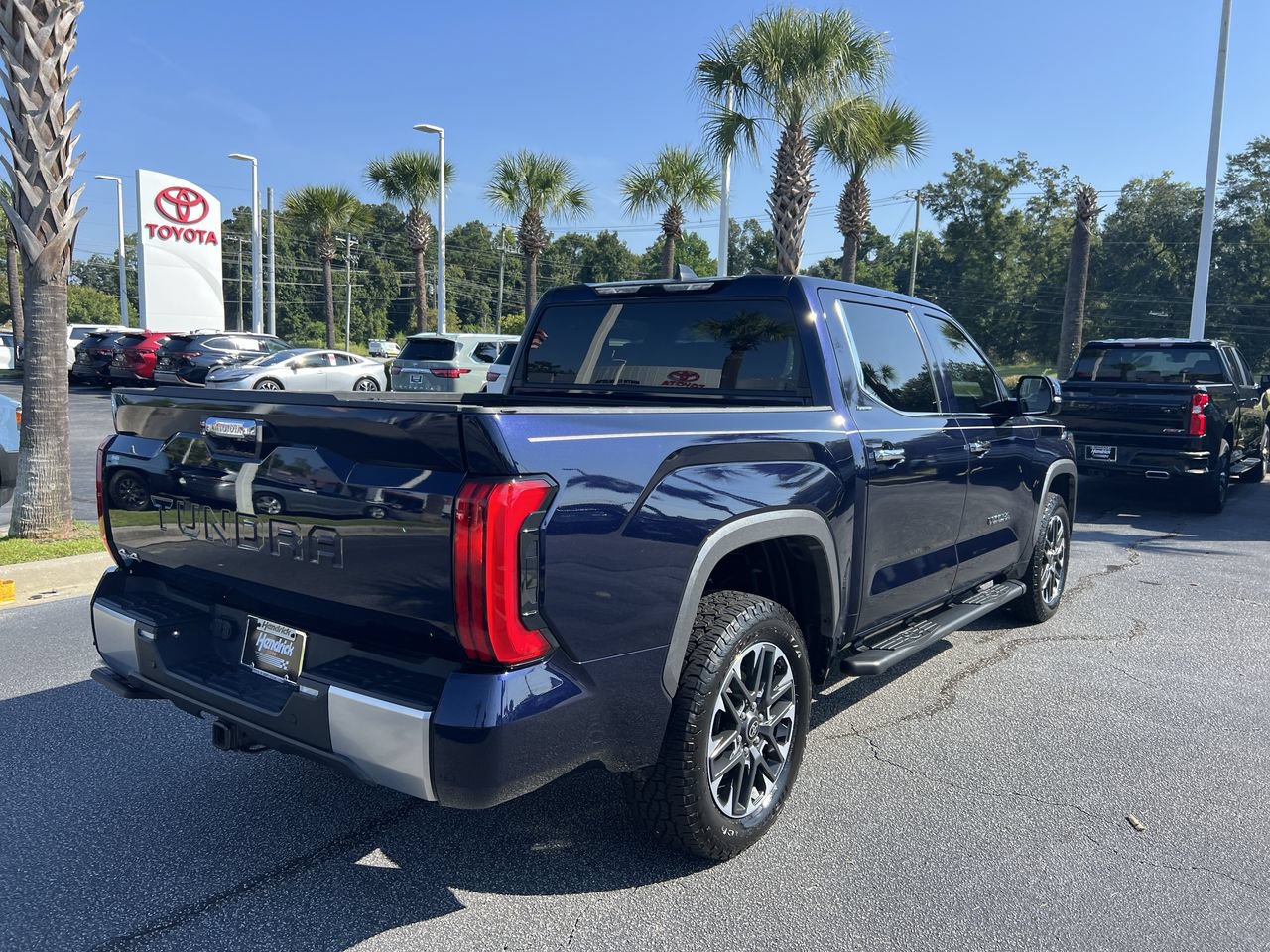 Used 2025 Toyota Tundra Limited AWD/4WD image 10