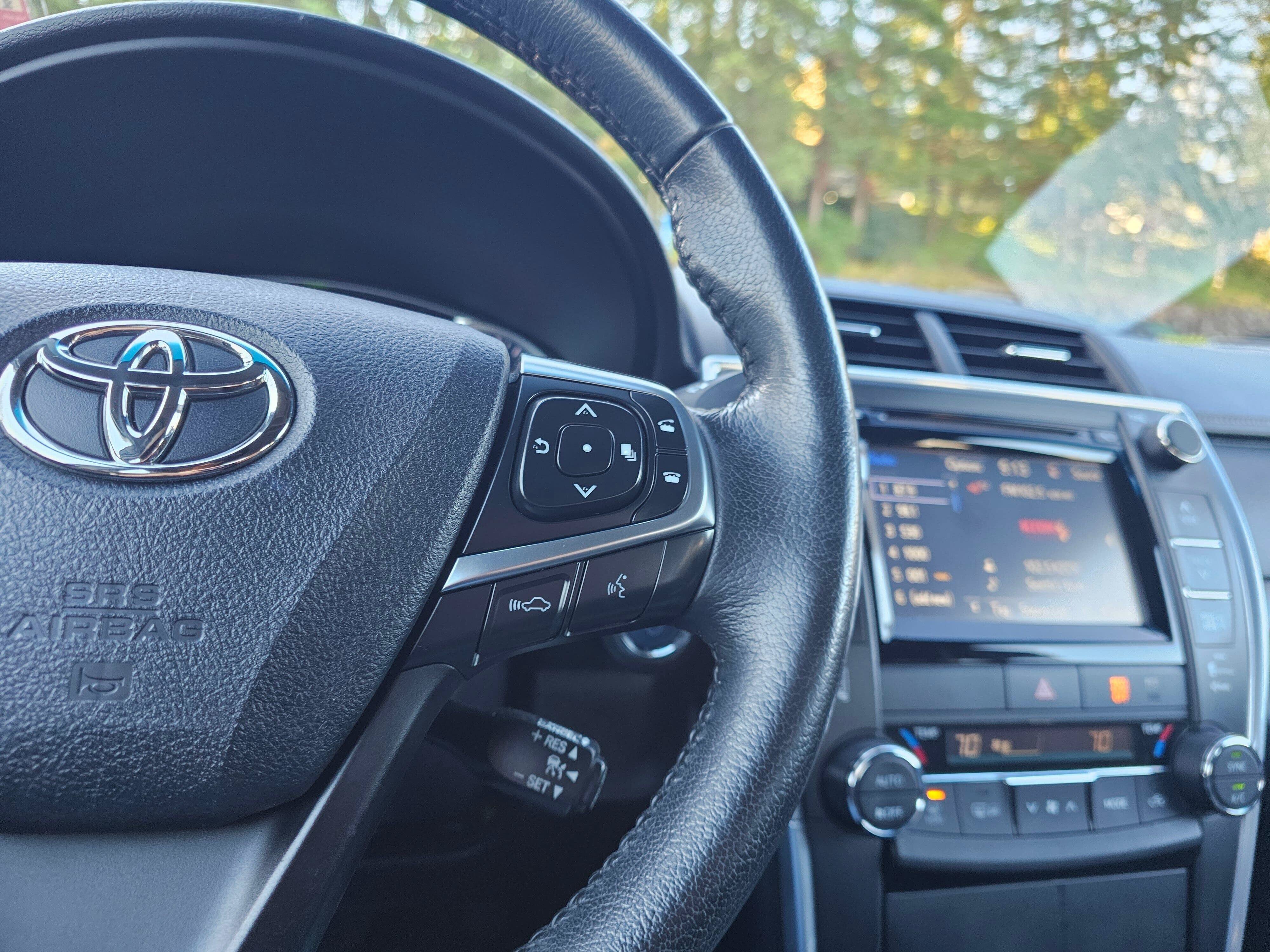 Used 2015 Toyota Camry XLE w/ Moonroof Package FWD image 32