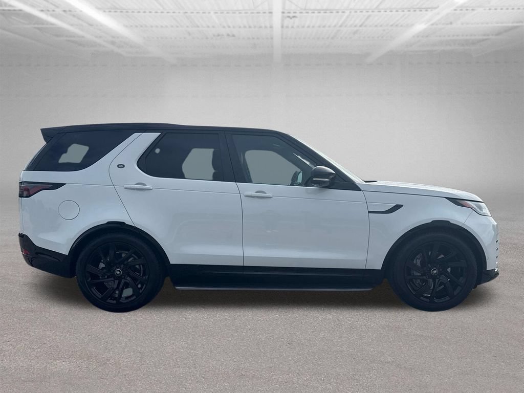 Used 2025 Land Rover Discovery Dynamic SE AWD/4WD image 6