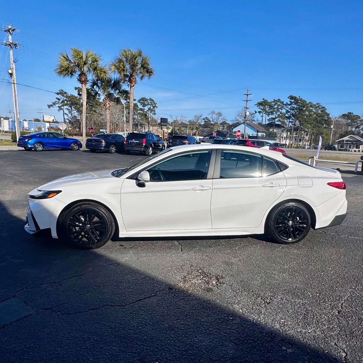 Used 2025 Toyota Camry SE FWD image 4