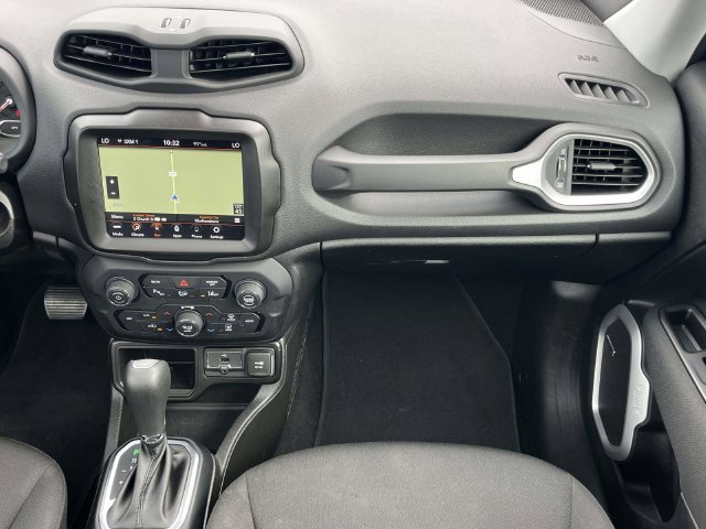 Certified 2021 Jeep Renegade Latitude w/ Luxury Group I FWD image 19