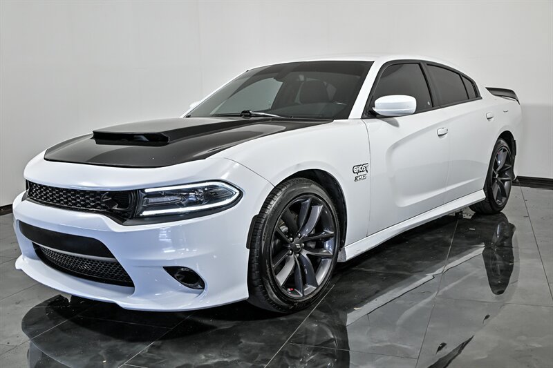 Used 2019 Dodge Charger Scat Pack RWD image 5